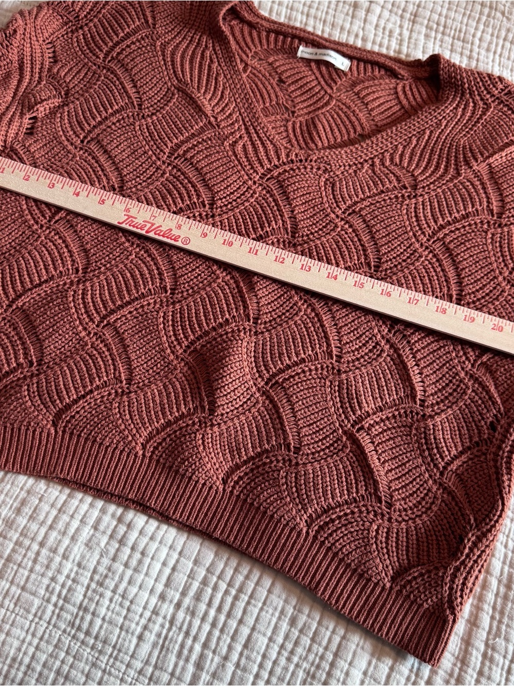 moon & madison Open-Knit V-Neck Sweater in Rust Orange - Size Large - Picture 9 of 10